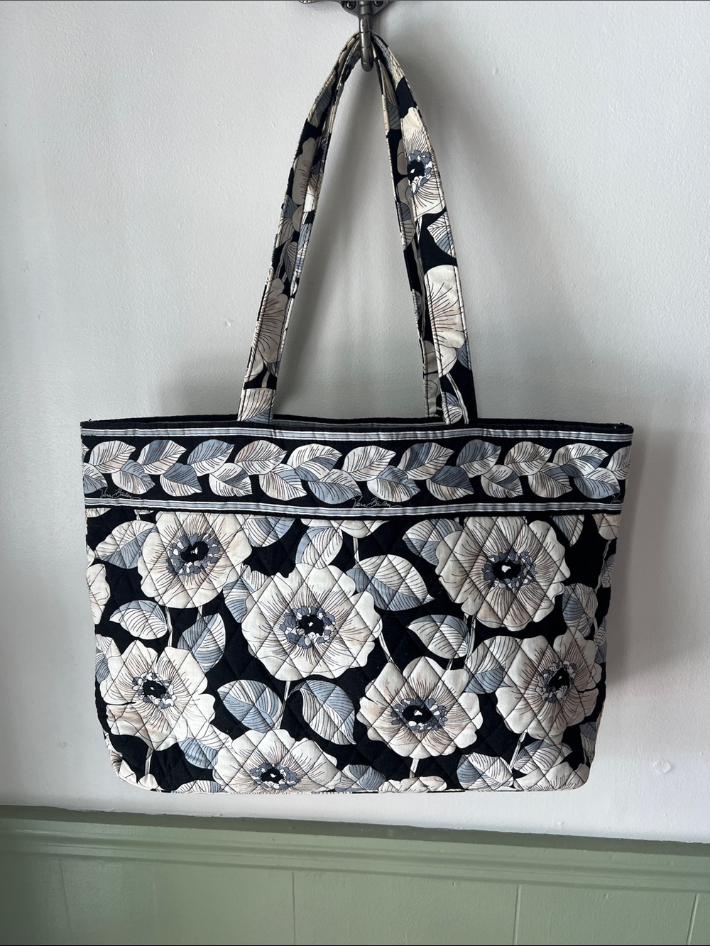 Vera Bradley tote in Camellia with matching makeup bag